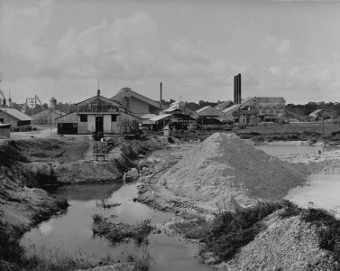 Moengoe. Bauxietmijn en -fabriek, Bestanddeelnr 935-1354