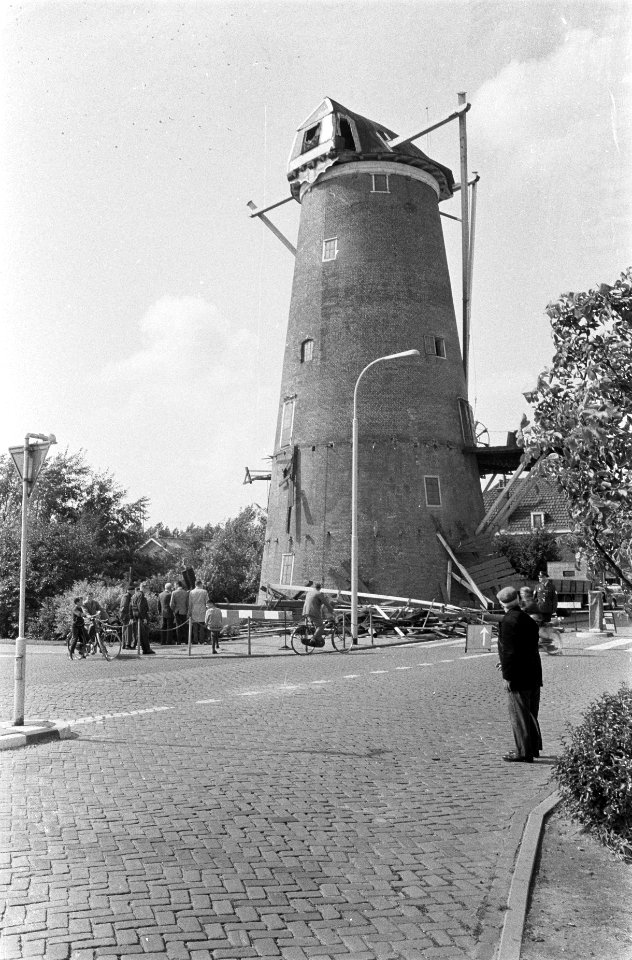 Molen De Hoop te Maassluis, provincie Zuid-Holland, heeft stormschade opgelopen., Bestanddeelnr 915-4970