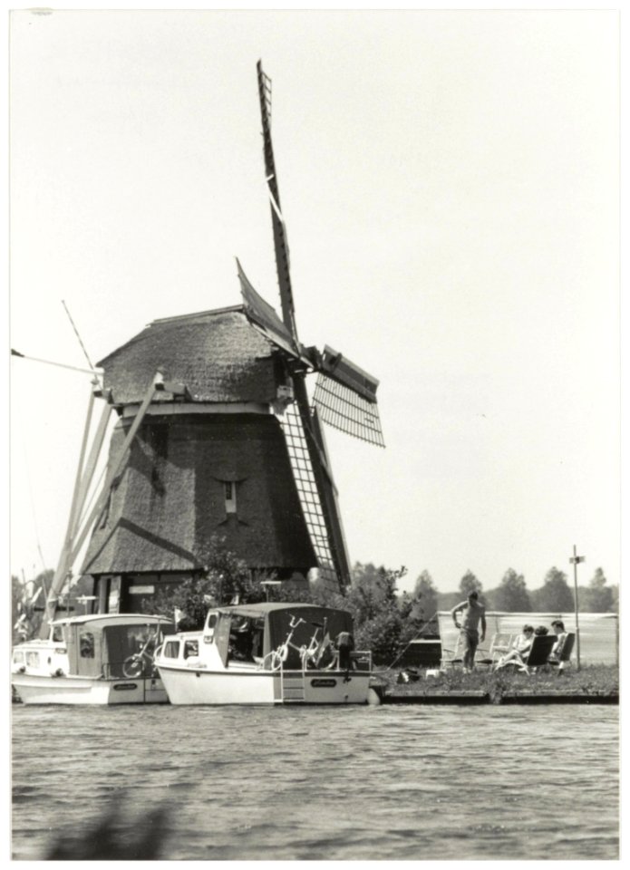 Molen de Hommel aan de Molenplas. NL-HlmNHA 54034023