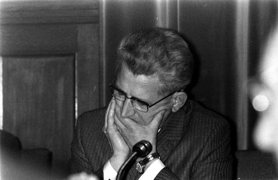 Moeilijkheden Gemeenteraad Gorkum over het wel of niet aftreden wethouder Social, Bestanddeelnr 922-8662