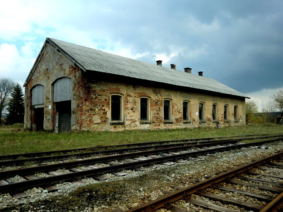 Moldau, Bahnhof-Lokhaus.02