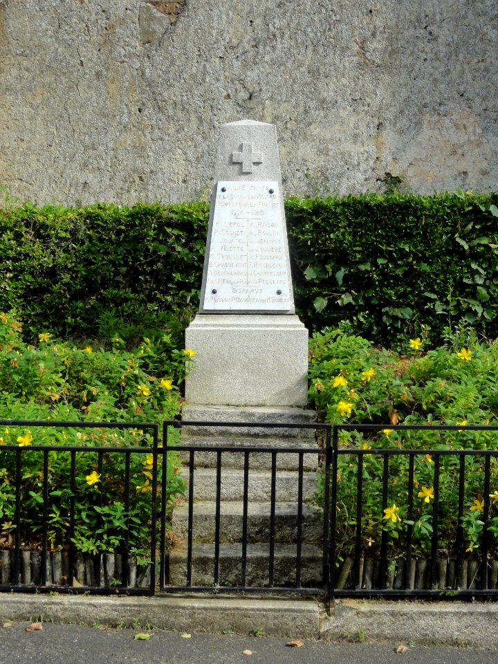 Moitron-sur-Sarthe (Sarthe) monument aux morts