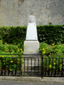 Moitron-sur-Sarthe (Sarthe) monument aux morts