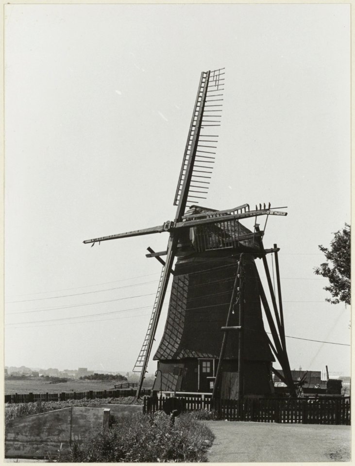 Molen de Veer,met kapotte wieken