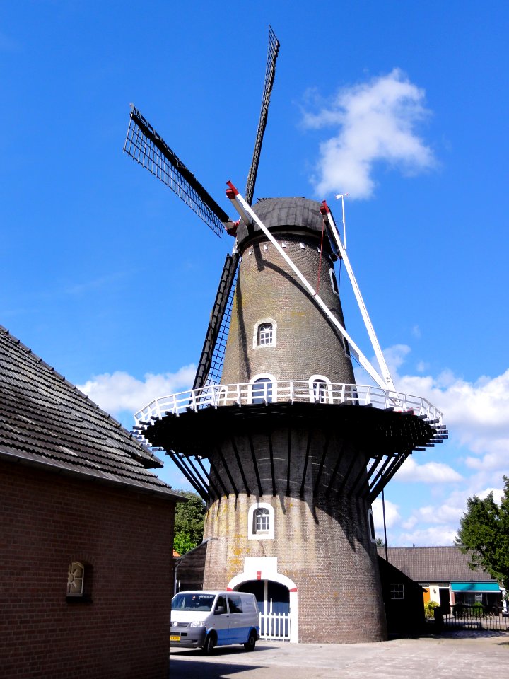 Molen De Wielewaal Beneden-Leeuwen