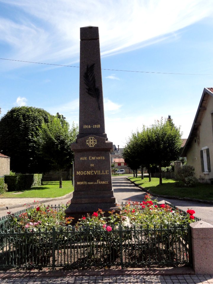Mognéville (Meuse) monument aux morts