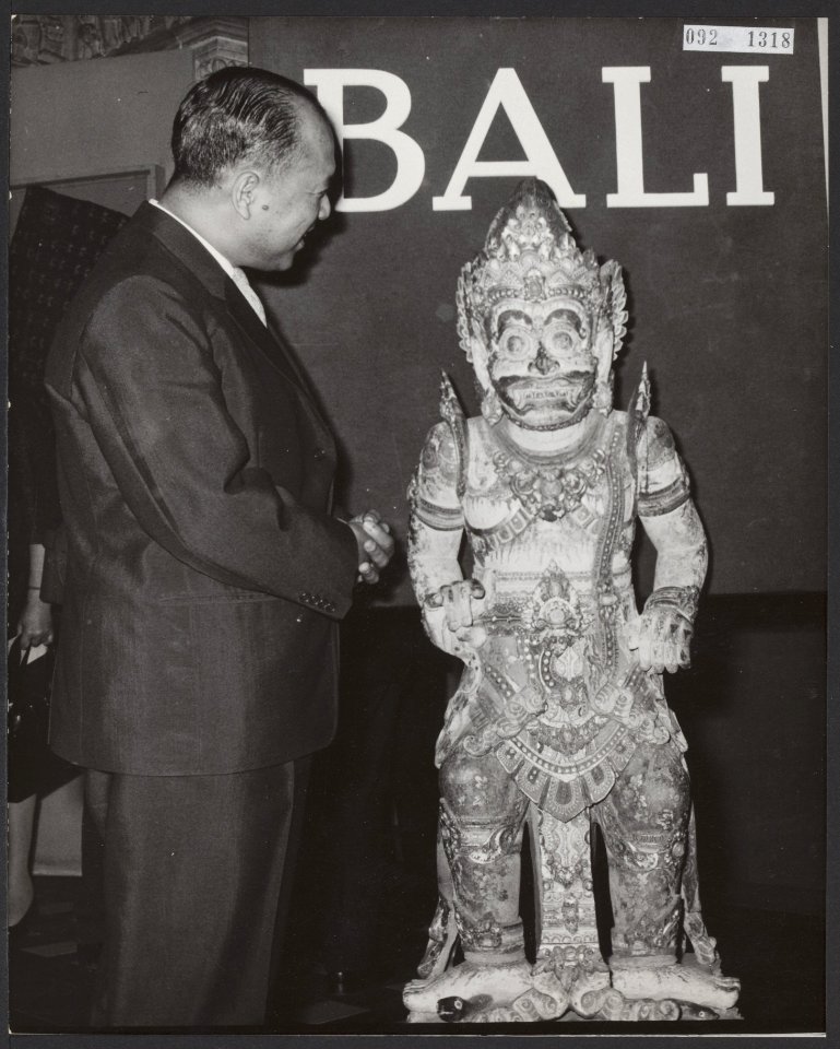 Mohammed Sharid Padmadisastra, zaakgelastigde van Indonesië, opent de tentoonst…, Bestanddeelnr 092-1318