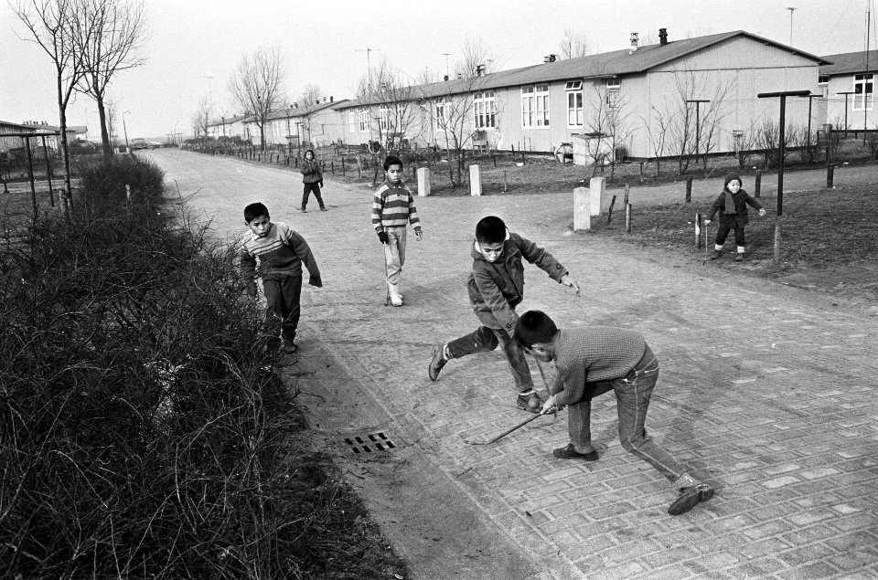 Moeilijkheden in Ambonezenkamp IJsseloord, bij Capelle aan den IJssel , kinderen, Bestanddeelnr 915-9876