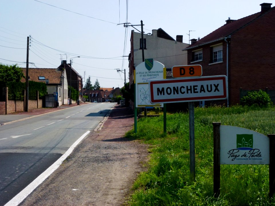 Moncheaux (Nord, Fr) city limit sign
