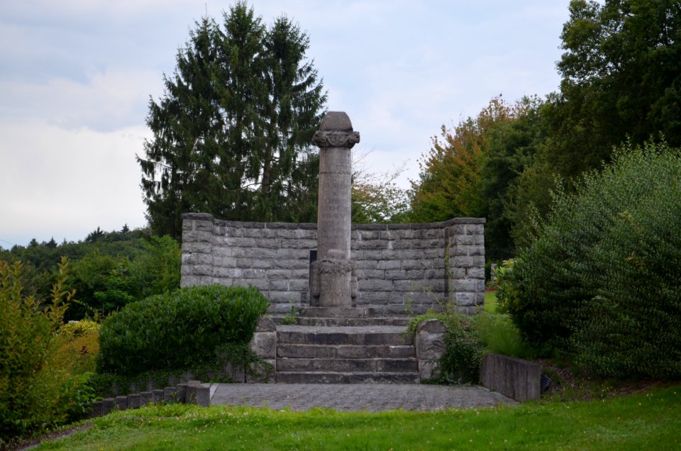 Mogendorf, Friedhof, Kriegerdenkmal, Totale (1)