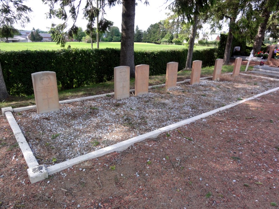Monceau-Saint-Waast (Nord, Fr) cimetière tombes de guerre CWGC