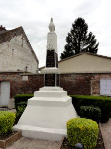 Monceau-lès-Leups (Aisne) monument aux morts
