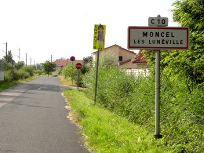 Moncel-lès-Lunéville (M-et-M) city limit sign