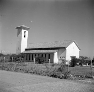 Moderne protestantse kerk aan de Rio Canario in Willemstad, Bestanddeelnr 252-7171