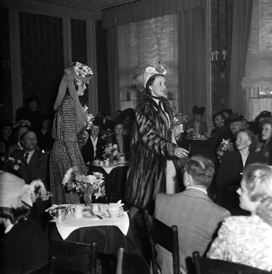 Modeshow van Max Heijmans in Victoria Hotel te Amsterdam, Bestanddeelnr 901-6609