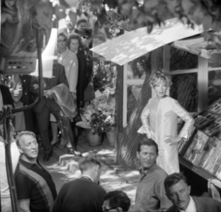 Modesty Blaise , Monica Vitti heeft de scene gestopt en wacht dat fotograaf ve, Bestanddeelnr 917-9608