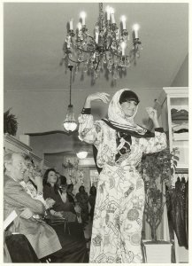 Modeshow voorjaarscollectie van Louis Feraud bij Köster Boutique Wagenweg 7. NL-HlmNHA 54031510