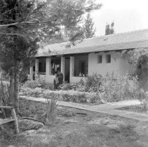 Moderne bungalows in kibboets Ramat Jochanan, Bestanddeelnr 255-0641