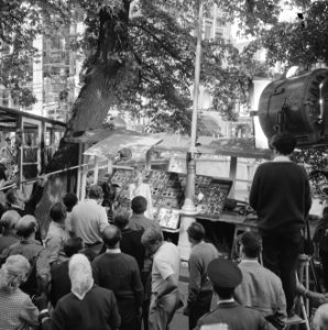 Modesty Blaise , Monica Vitti bij een der bloemenstalletjes aan de Singel, Bestanddeelnr 917-9607