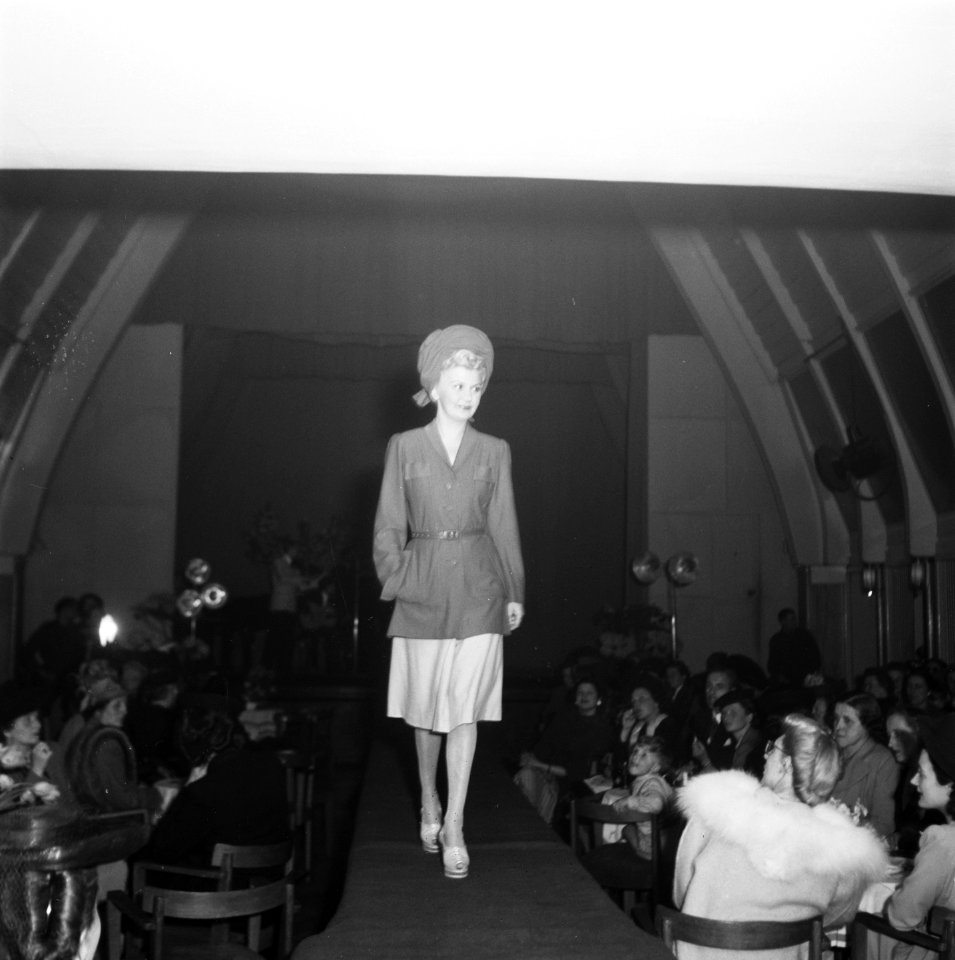 Modeshow in het Minervapaviljoen, Bestanddeelnr 901-7056