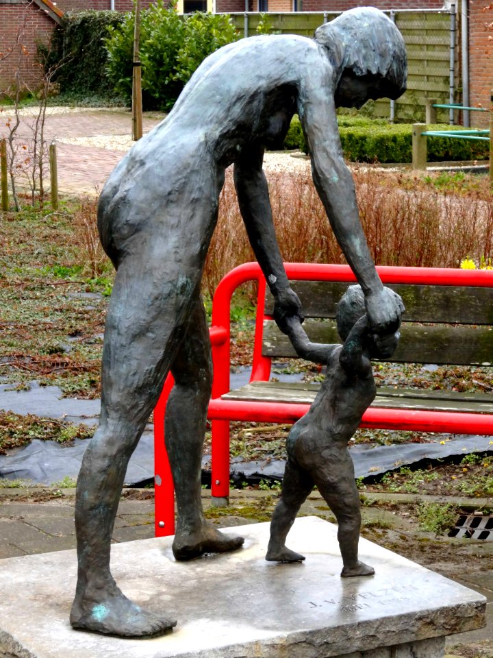 Moeder en kind1 door Jan van Velzen Onderdijk