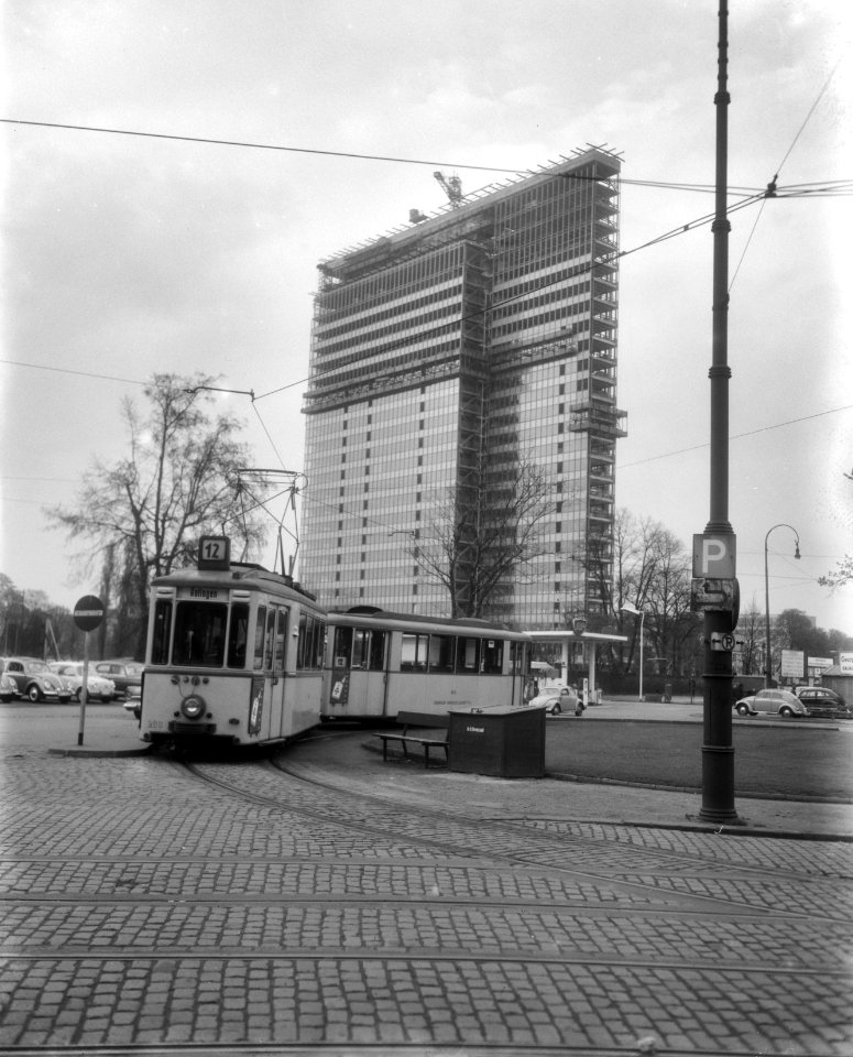 Modern kantoor- en flatgebouw in het centrum van Dusseldorf, Bestanddeelnr 910-2872