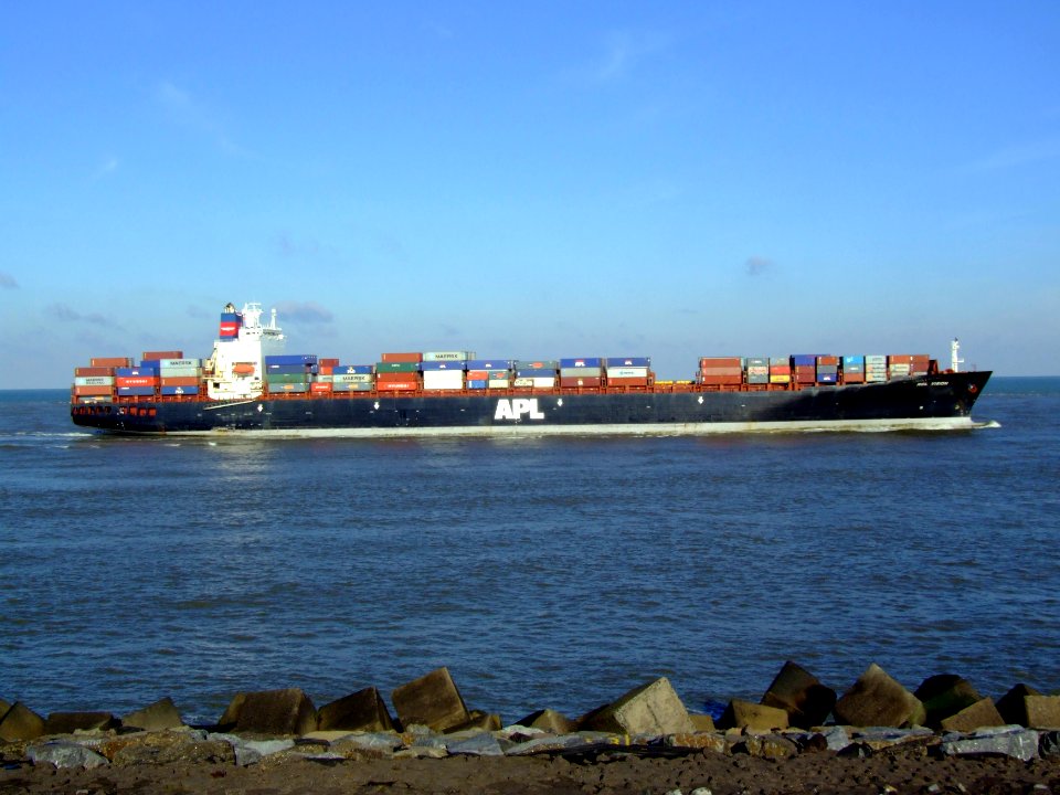 Mol Vision p6 approaching Port of Rotterdam, Holland 25-Jan-2007