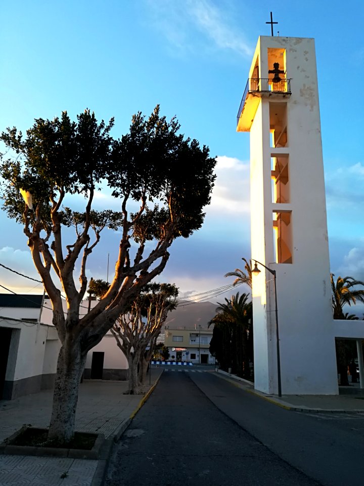 Mojonera iglesia campanario