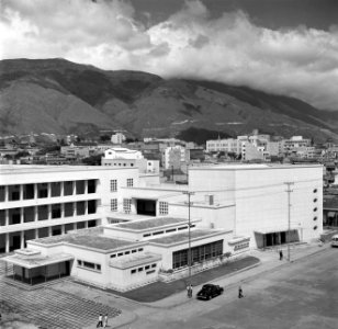 Modern gebouw in Caracas in Venezuela, Bestanddeelnr 252-8466