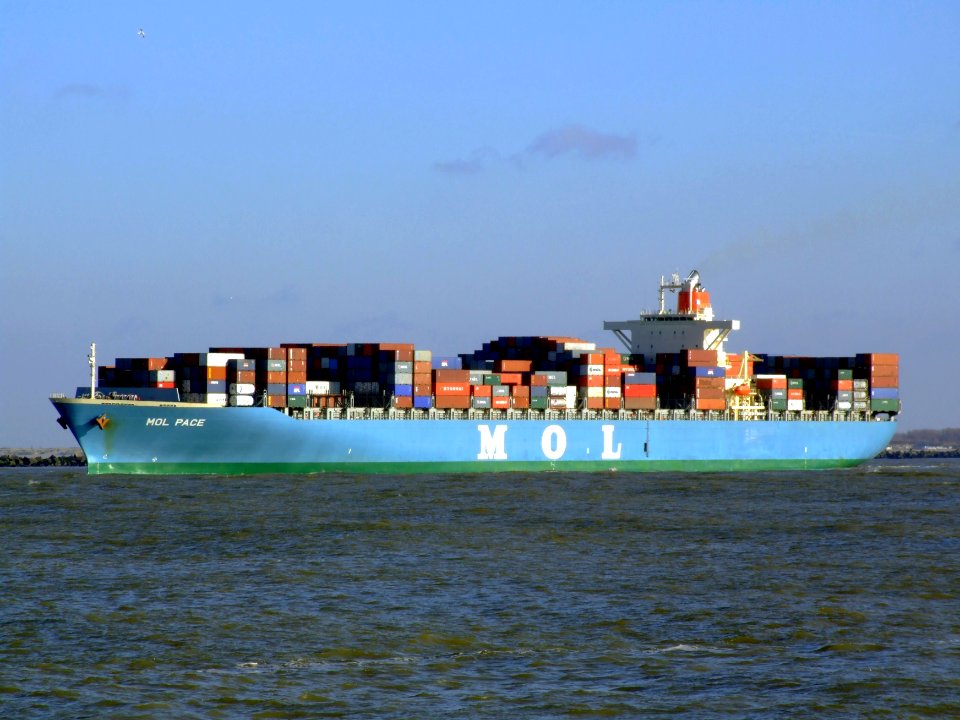 Mol Pace p2, leaving Port of Rotterdam, Holland 25-Jan-2007