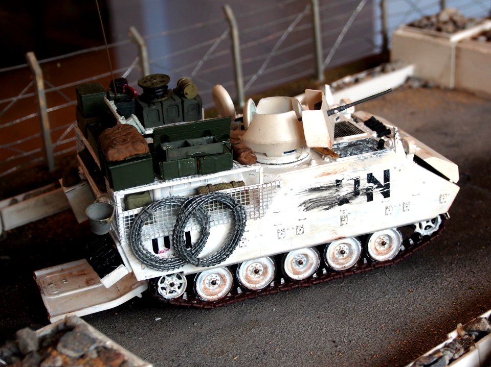 Model van een UN APC op een maquette, foto 2