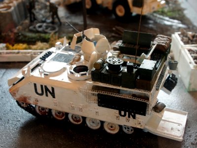 Model van een UN APC op een maquette, foto 1