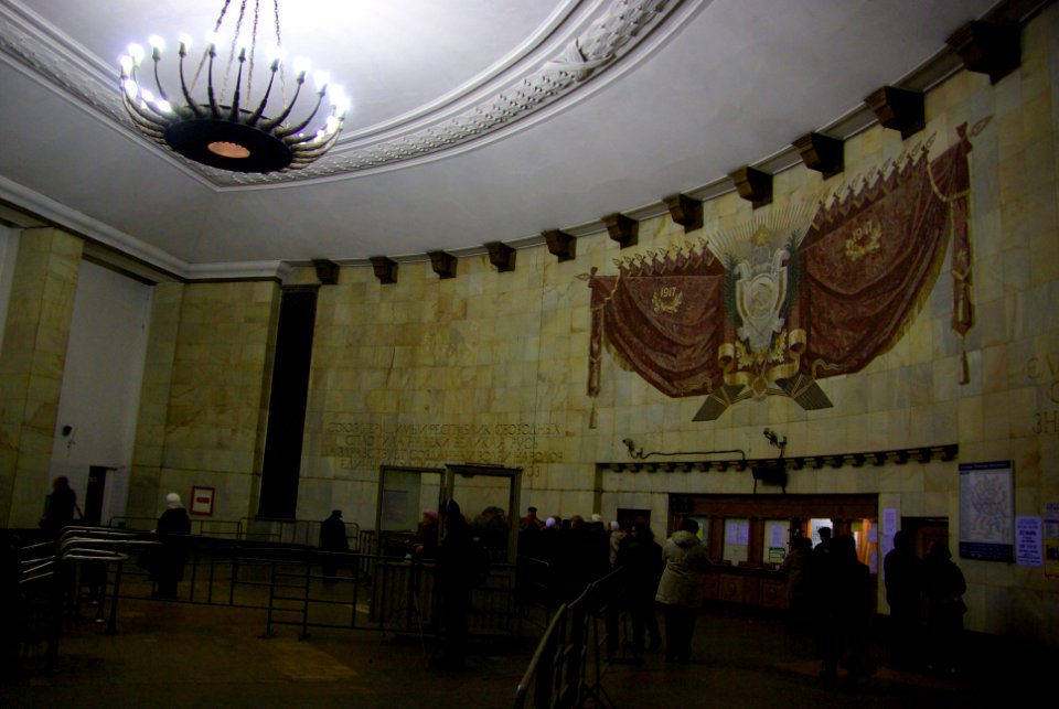 Moscow metro Ploshad Revolutsii 2008-12 east entrance 8