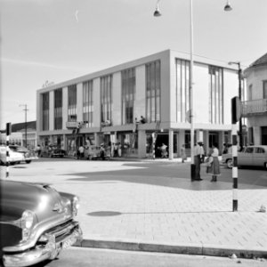 Modern bankgebouw in Willemstad, Bestanddeelnr 252-3066