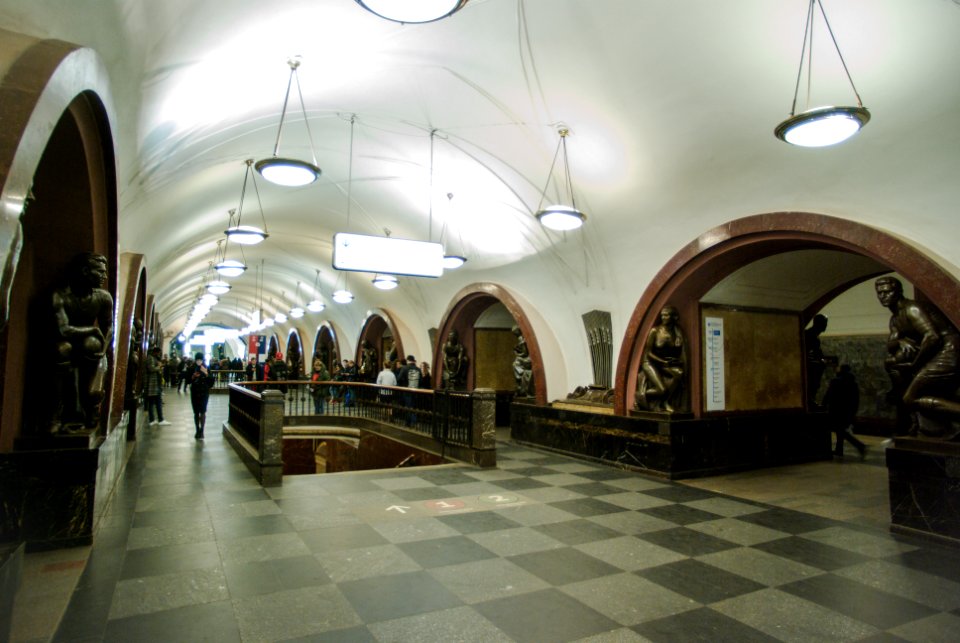 Moscow metro Ploshad Revolutsii 2019-03