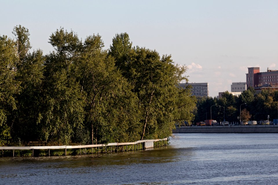 Moscow, river bend across Paveletskaya Embankment, August 2012