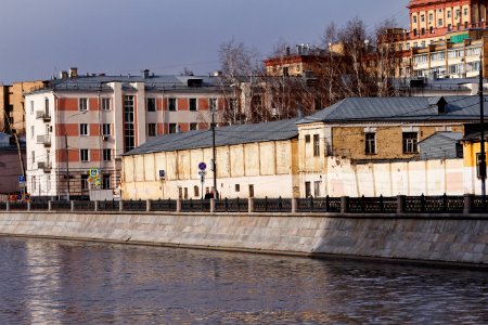Moscow, Sadovnicheskaya Embankment, former stable building, March 2020 05