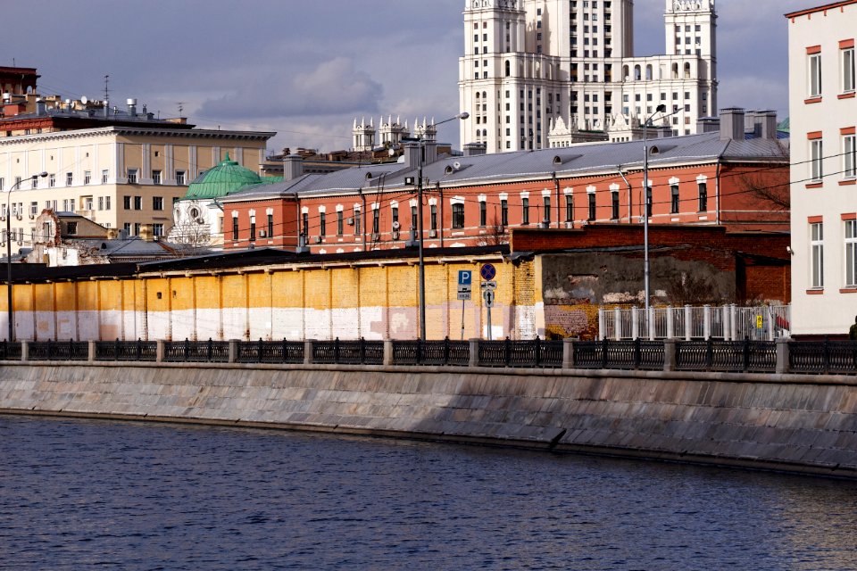 Moscow, Sadovnicheskaya Embankment, former stable building, March 2020 01