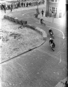 Motoren ronken door Amsterdam, Bestanddeelnr 902-2635