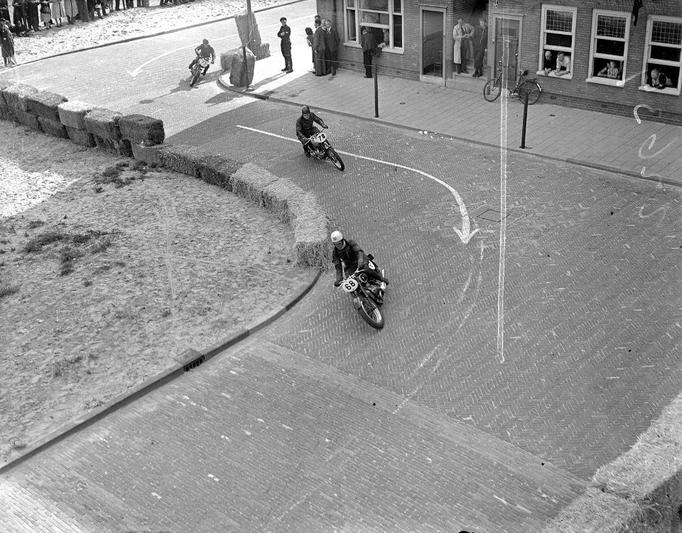 Motoren ronken door Amsterdam, Bestanddeelnr 902-2634