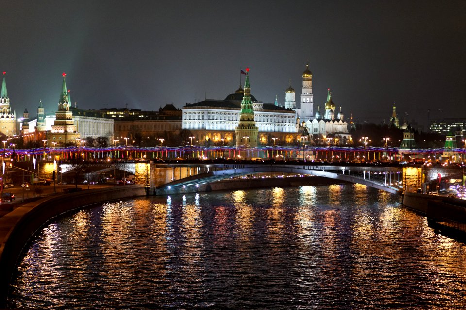 Moscow Kremlin from Patriarshy Bridge, January 2014 02