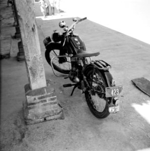 Motor in Paramaribo, Bestanddeelnr 252-2196