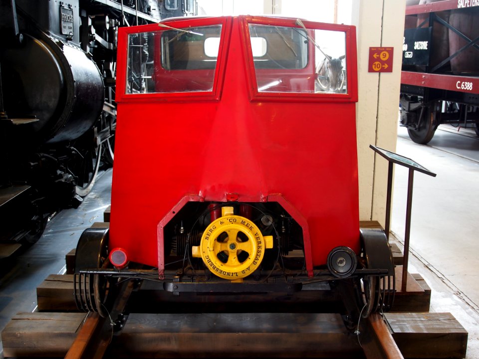 Motor trolley for transporting telegraph personnel on DSB track sections, ca 1926, pic1