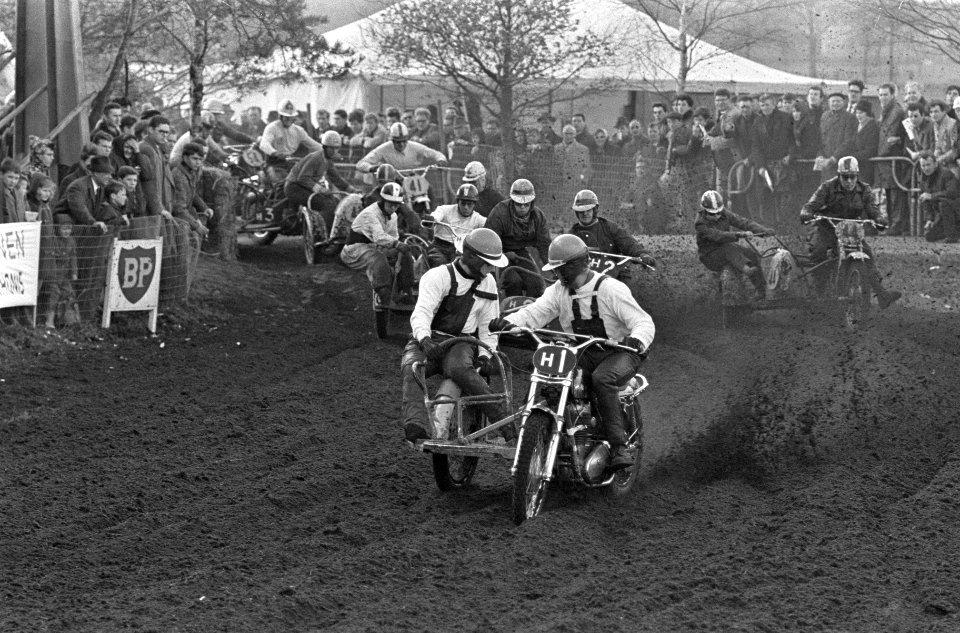 Motorcross in Gemert, motor met zijspan, Bestanddeelnr 918-8331