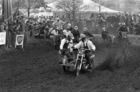 Motorcross in Gemert, motor met zijspan, Bestanddeelnr 918-8331