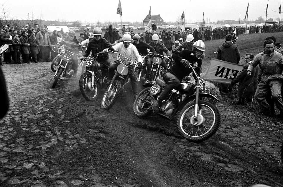 Motorcross in Gemert, vlak na de start van de internationalen kwam de Belg F. Sl, Bestanddeelnr 917-4550