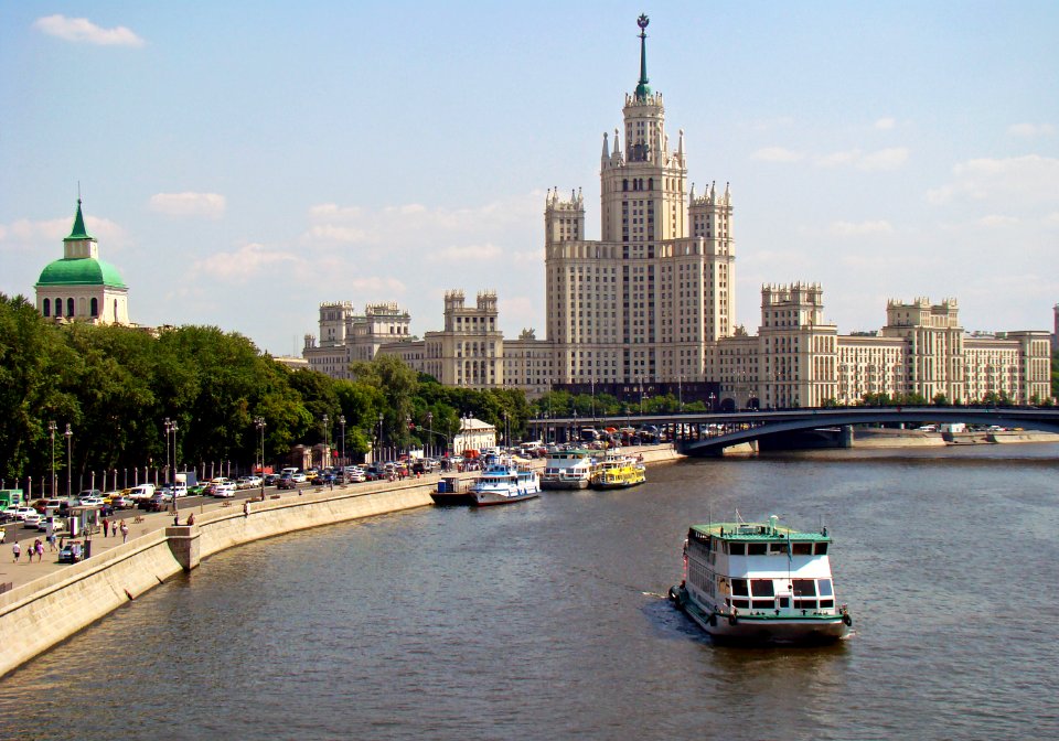 Moscow, Zaryadye Park. View from the bridge to the Moskva River and Kotelnicheskaya Embankment Building (on background). (2)