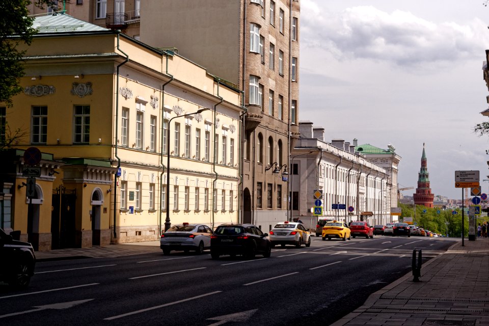 Moscow, Znamenka 8-13 and 3-5, May 2021 03