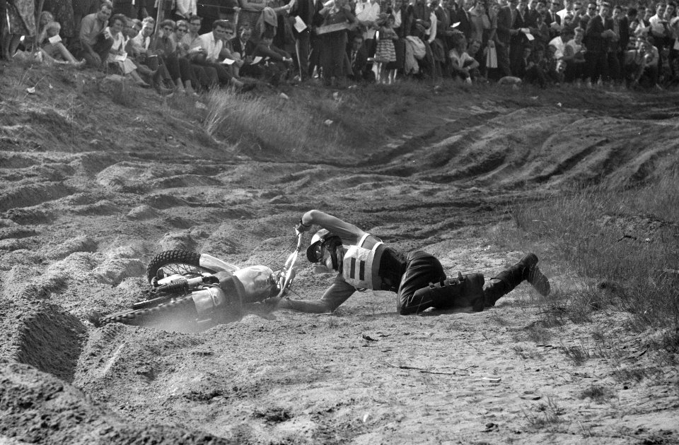 Motorcross in Schijndel Broer Dirkx gevallen, Bestanddeelnr 912-8698