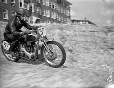Motoren ronken door Amsterdam, Bestanddeelnr 902-2631